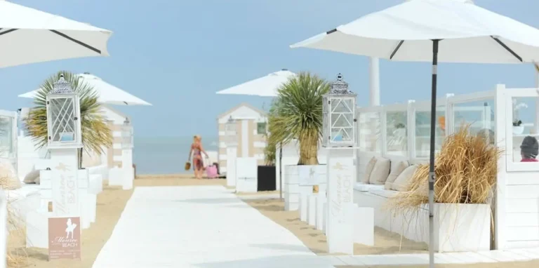 Zoutestrand Knokke, JAMES Immo Boutique Knokke, koop luxe vastgoed Knokke, Luxe vastgoed Knokke le zoute, Luxury Real Estate Knokke, Immo Brown Knokke, Immo Pallen Knokke, Tine Immo Boutique Knokke, Immo Colpaert Knokke, luxe vastgoed Knokke, JAMES the BnB Butler villa huren Knokke, Zoute Exclusive Knokke