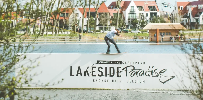 Lakeside Paradise Knokke, JAMES Immo Boutique Knokke, koop luxe vastgoed Knokke, Luxe vastgoed Knokke le zoute, Luxury Real Estate Knokke, Immo Brown Knokke, Immo Pallen Knokke, Tine Immo Boutique Knokke, Immo Colpaert Knokke, luxe vastgoed Knokke, JAMES the BnB Butler villa huren Knokke, Zoute Exclusive Knokke