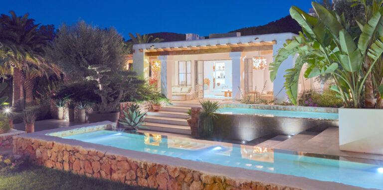 JAMES Immo Boutique Ibiza, buy luxury real estate Ibiza, luxe vastgoed te koop, Ibiza, buy luxury real estate Ibiza, Royal Estates Ibiza, project Residences Eularia des Riu Ibiza, Finca Can Barda Ibiza, Villa Diamond Bay Ibiza, Villa Blue Bay Ibiza, Villa Casa India